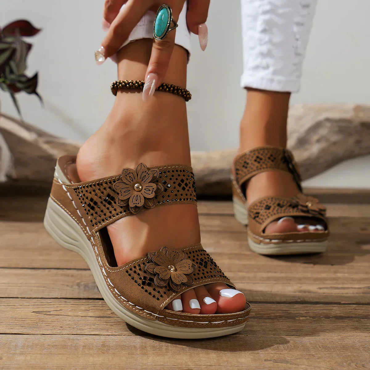 Trendy Saira - Floral Wedge Sandals