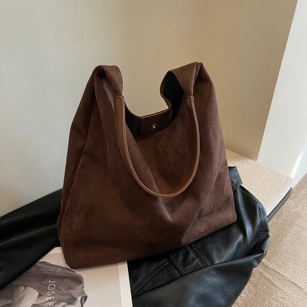 Fashionable Savana - Minimalist Chic Tote Bag